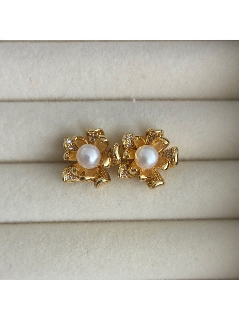 Vintage Floral Pearl Stud Earrings